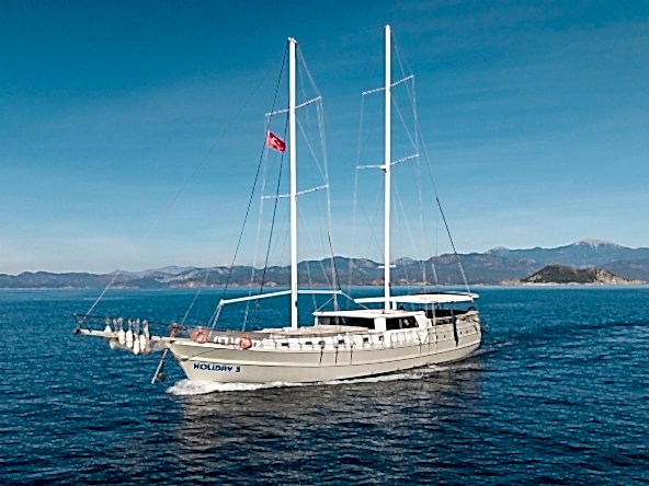 Holiday 5 Gulet offers 10 cabins and accommodation for 20 guests. Perfect for families, groups, or friends seeking an exclusive yacht charter.